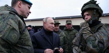 فلاديمير بوتين مع جنود الجيش الروسي