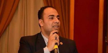 الدكتور شرف الدين فيصل شرف، عضو مجلس النقابة العامة للأطباء البيطريين