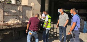 اتخاذ الاجراءات القانونية ضد سياررة نقل معدات تقوم بتصوير فيلم لتامر حسني بالدقي