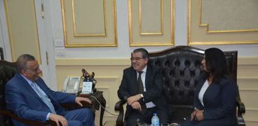 محافظ الجيزة يلتقى سفير أوروجواى