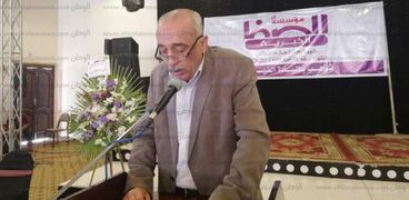 محافظ كفر الشيخ السابق خلال تدشينه مؤسسة خيرية وتكريم اسر الشهداء والامهات المثاليات