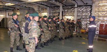 وزير الدفاع اليوناني وقائد القوات البحرية خلال تدريب "ميدوزا - 5"