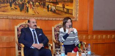 وزيرة الهجرة ومحافظ أسوان يعقدان لقاء مفتوحا مع الشباب