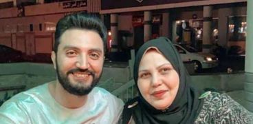 اليوتيوبر الكوميدي «إسلام سامي» ووالدته