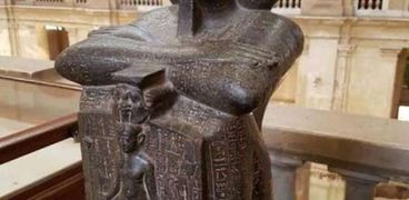تمثال دجد حور المسحور بالمتحف المصري