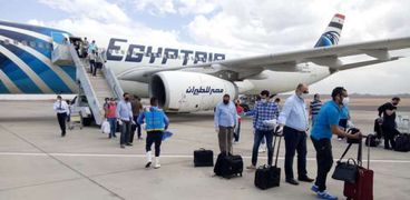 وصول طائرة الرياض لمطار مرسى علم الدولي