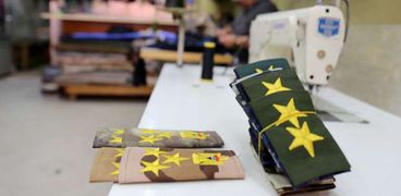 بالصور| الملابس العسكرية تنقذ خياطي العراق من ركود مهنتهم