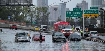فيضانات نيويورك تسببت في تغطية الشوارع بالماء