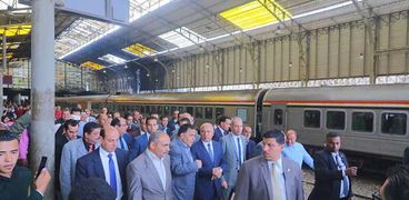 صورة ارشيفية لجولة الوزير كامل الوزير في محطة مصر