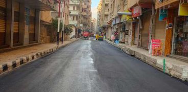 رصف شوارع حي العجمي غرب الإسكندرية