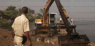 إزالة تعديات على نهر النيل بالبحيرة