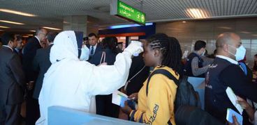نائبا الطيران والسياحة يتفقدا المطار لمتابعة الإجراءات الوقائية للتصدي لفيروس كورونا