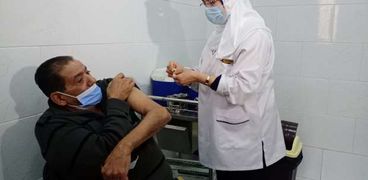 إعطاء اللقاح بالإسكندرية