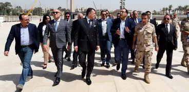 رئيس الوزراء يتجول بالمتحف المصري الكبير