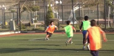 بالفيديو| خطوة على طريق حلم المنتخب.. "قصار القامة" يشكلون أول فريق كرة قدم مصري