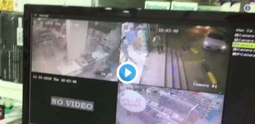 صورة من فيديو لحظة قتل الصيدلي المصري