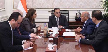 اجتماع «مدبولى» لمتابعة جهود توطين صناعة السكك الحديدية والمترو فى مصر