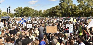 الآلاف من النشطاء المدافعين عن البيئة يتظاهرون في مدينة "مونتريال" الكندية احتجاجا على التغيير المناخي
