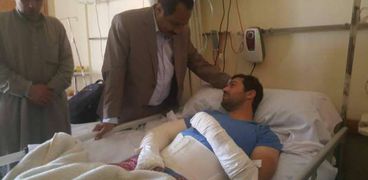 مدير أمن الإسكندرية يتفقد حالة مصابي رجال الحماية المدنية