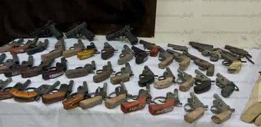 ضبط 31 قطعة سلاح ومواد مخدرة في حملة مكبرة بسوهاج