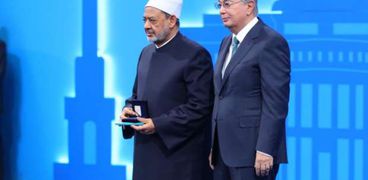 كازاخستان تهدي شيخ الأزهر جائزة أستانا الدولية لجهوده في مجال الحوار بين الأديان