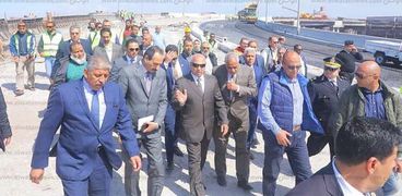 وزير النقل يتفقد مينائي الإسكندرية والدخيلة