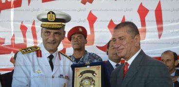 تبادل الدروع بين القوات البحرية ومحافظ  كفر الشيخ