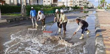 محافظ كفر الشيخ يتابع أعمال كسح مياهالأمطار بمدينتين