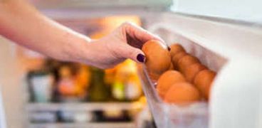 احذر تخزين البيض في باب الثلاجة