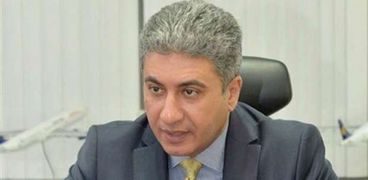 وزير الطيران المدني السابق شريف فتحي