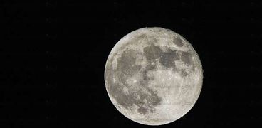 الباحثون غفلوا عن القمرين بسبب صعوبة التقاط صورة ذرات الغبار