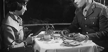 مشهد من فيلم نهر الحب الذي يعتبر من أشهر أفلام الرومانسية