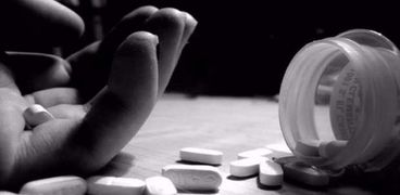 صورة أرشيفية-انتحار بتناول أقراص مخدرة