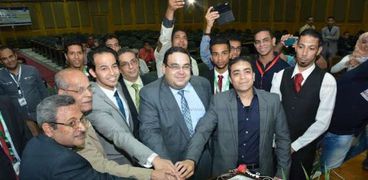 بالصور| بدء فعاليات مؤتمر "نموذج محاكاة البورصة المصرية" للعام الثاني في جامعة أسيوط