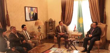 رئيس جامعة سوهاج وسفير كازاخستان يبحثان سبل التعاون في مجال التعليم