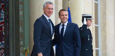 الرئيس الفرنسي إيمانويل ماكرون اليوم، والأمين العام للحلف الأطلسي ينس ستولتنبرج