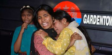 باكستانيات يبكين أقاربهن الذين قتلوا في الهجوم الدامي