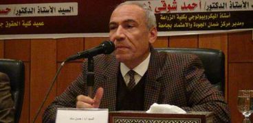 الدكتور حسن سند عميد حقوق المنيا