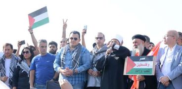 جانب من المشاركة في الوقفة الاحتجاجية لدعم فلسطين
