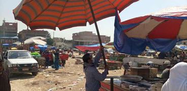 بالصور- فض سوق شعبي غرب الإسكندرية لمواجهة كورونا