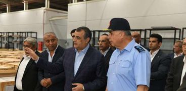 الفريق أحمد خالد ووزير الإنتاج الحربي يتفقدان «مصنع المصاعد الكهربائية»