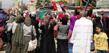 احتفالات الطالبات أمام لجان شبرا الخيمة