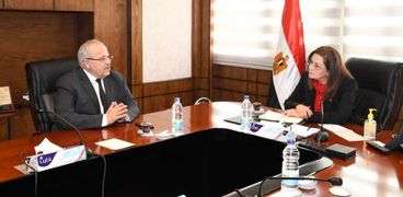 وزيرة التخطيط تبحث مع رئيس جامعة القاهرة تمويل مشروع الفرع الدولي