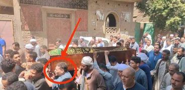 المتوفي أثناء تشييع جثمان نجل عمه في سوهاج