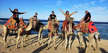 سياح أجانب أثناء تواجدهم في مصر
