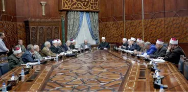 إجتماع سابق لأعضاء مجمع البحوث الإسلامية برئاسة الإمام الأكبر