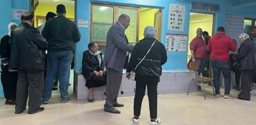استمرار توافد المواطنين على لجان الانتخابات