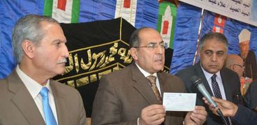 محافظ سوهاج يعلن تبرع أهالي دار السلام بـ 100 الف جنيه لبناء اول مسجد واول كنيسة بالعاصمة الإدارية