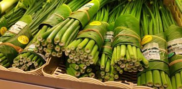 تغليف السلع بأوراق الموز بدلا من البلاستيك في تايلاند وفيتنام
