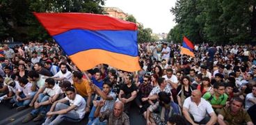 الآلاف يتظاهرون ضد حكومة ارمينيا في ثاني اكبر مدن البلاد